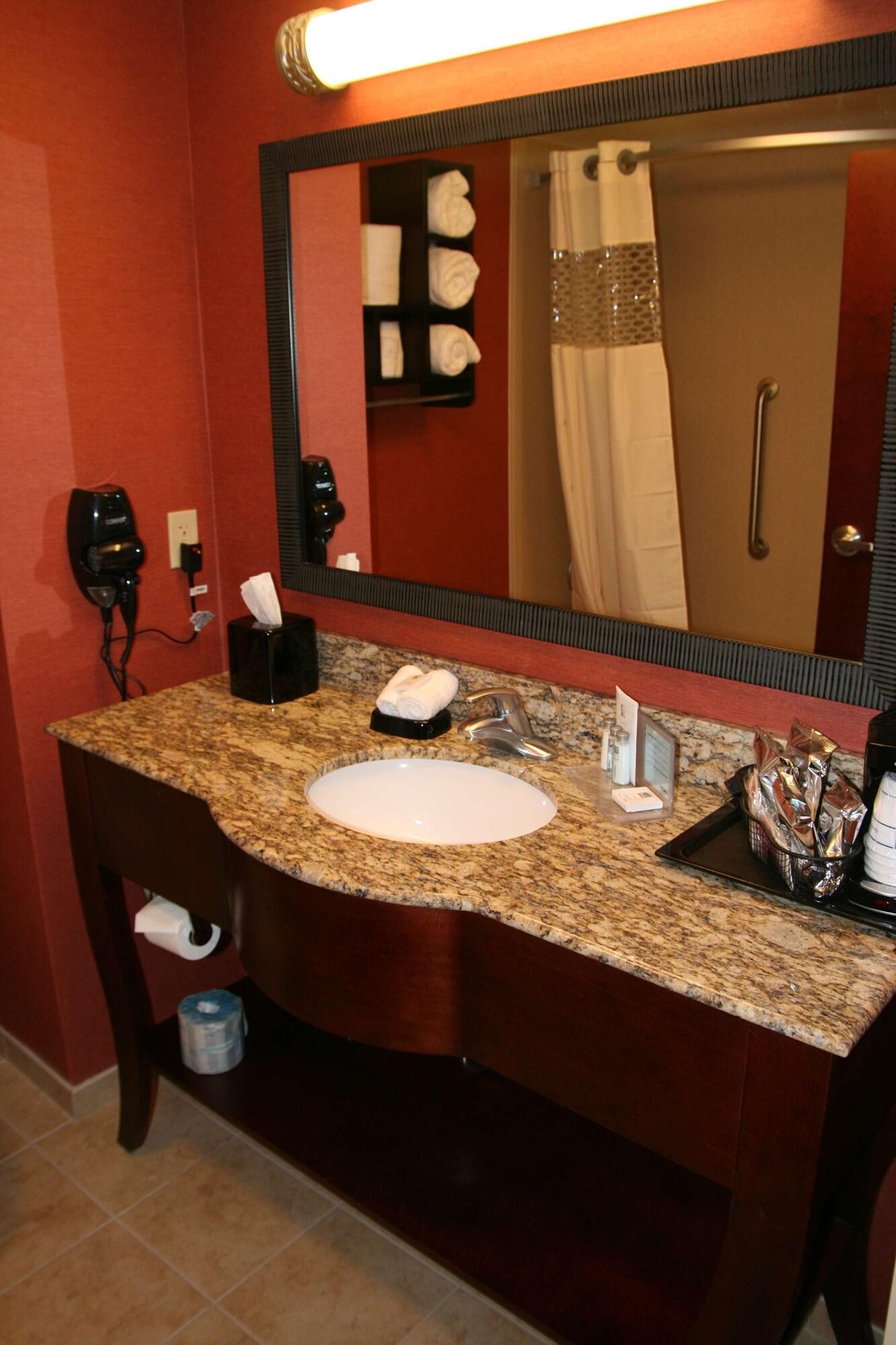 Hampton Inn & Suites Морган Сити Стая снимка