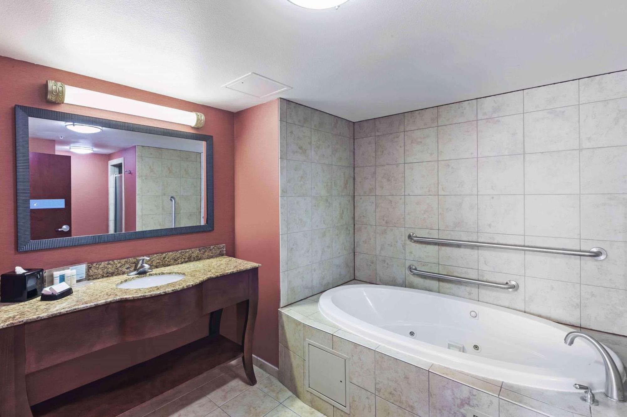 Hampton Inn & Suites Морган Сити Екстериор снимка
