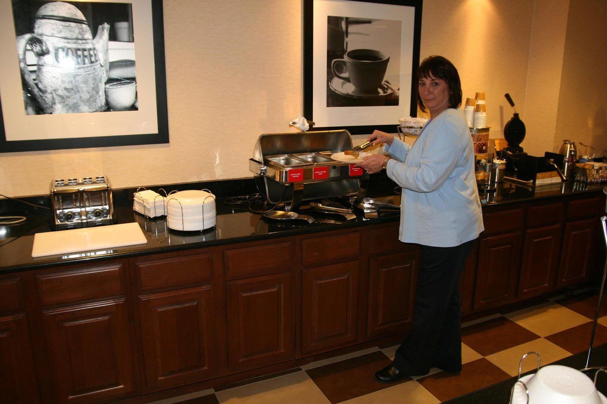 Hampton Inn & Suites Морган Сити Ресторант снимка